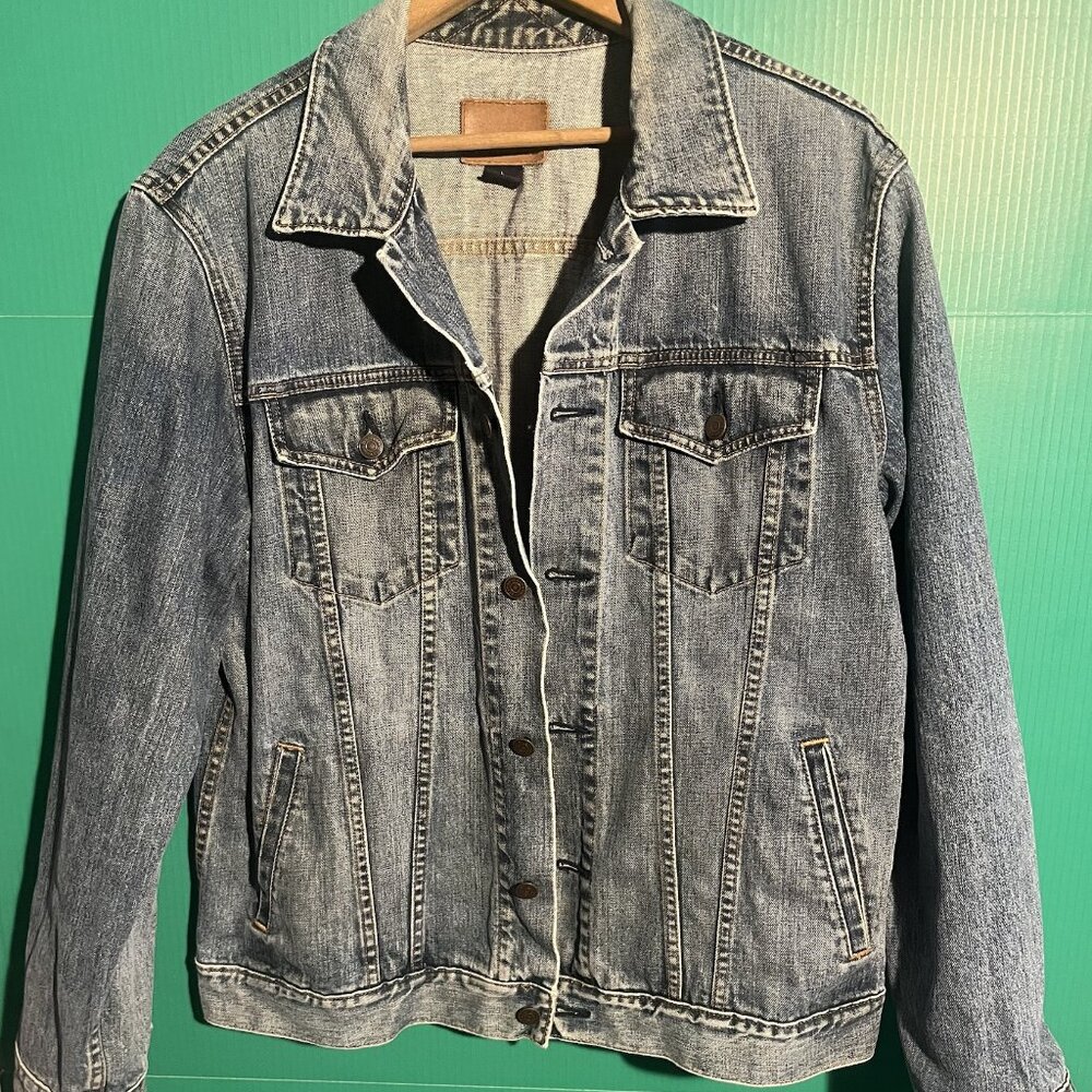 GAP Denim Trucker Jacket Men’s L Blue 100% Cotton Vintage Classic Faded Wash